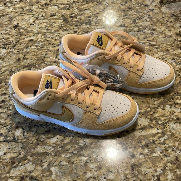 💛 Dunk Low LX 'Gold Suede' DV7411-200 Women’s Size 8.5 - Picture 6 of 15